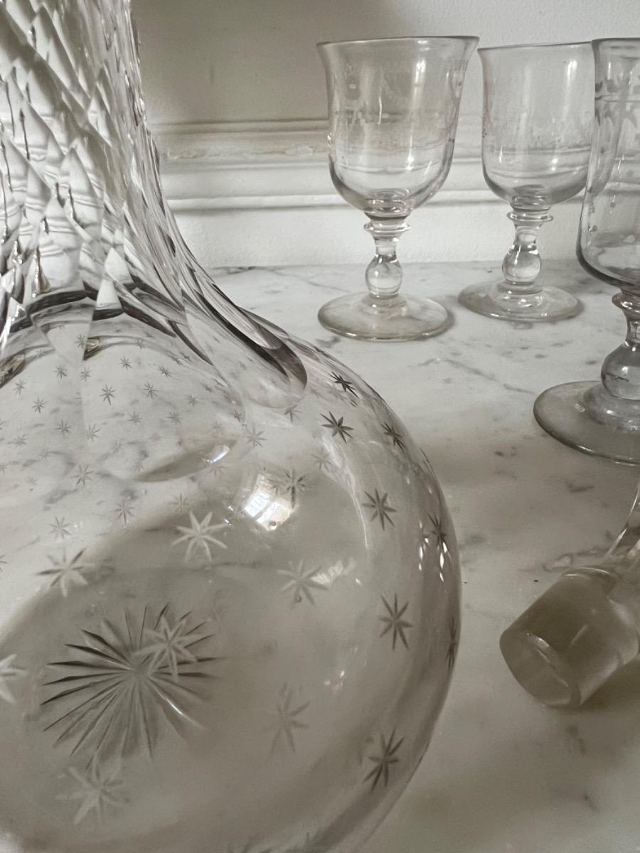 Carafe en cristal, motifs étoiles