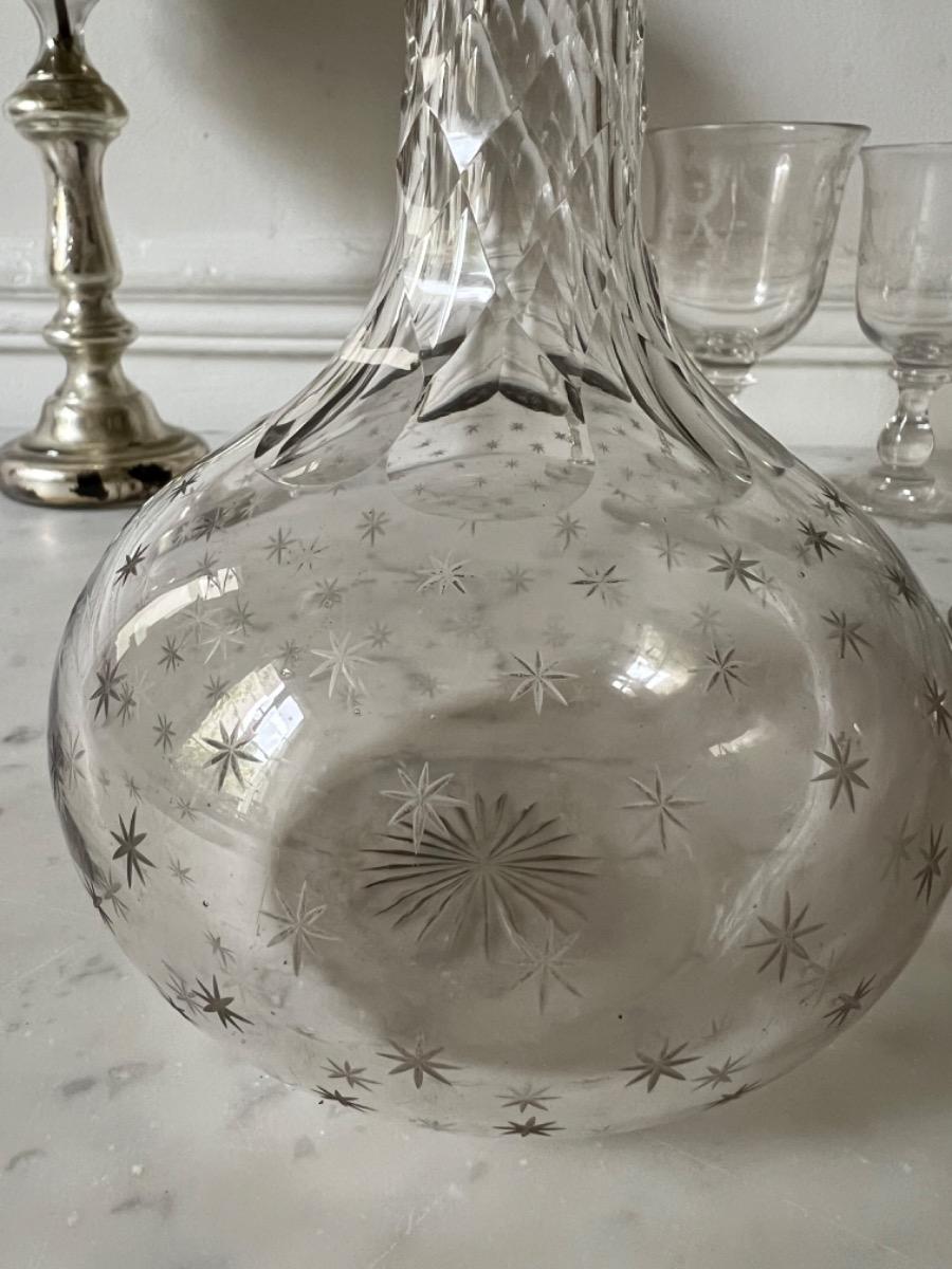 Carafe en cristal, motifs étoiles