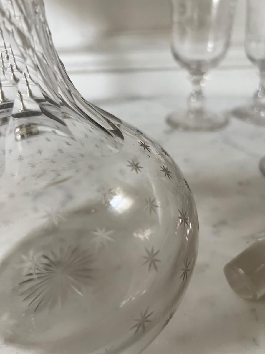 Carafe en cristal, motifs étoiles