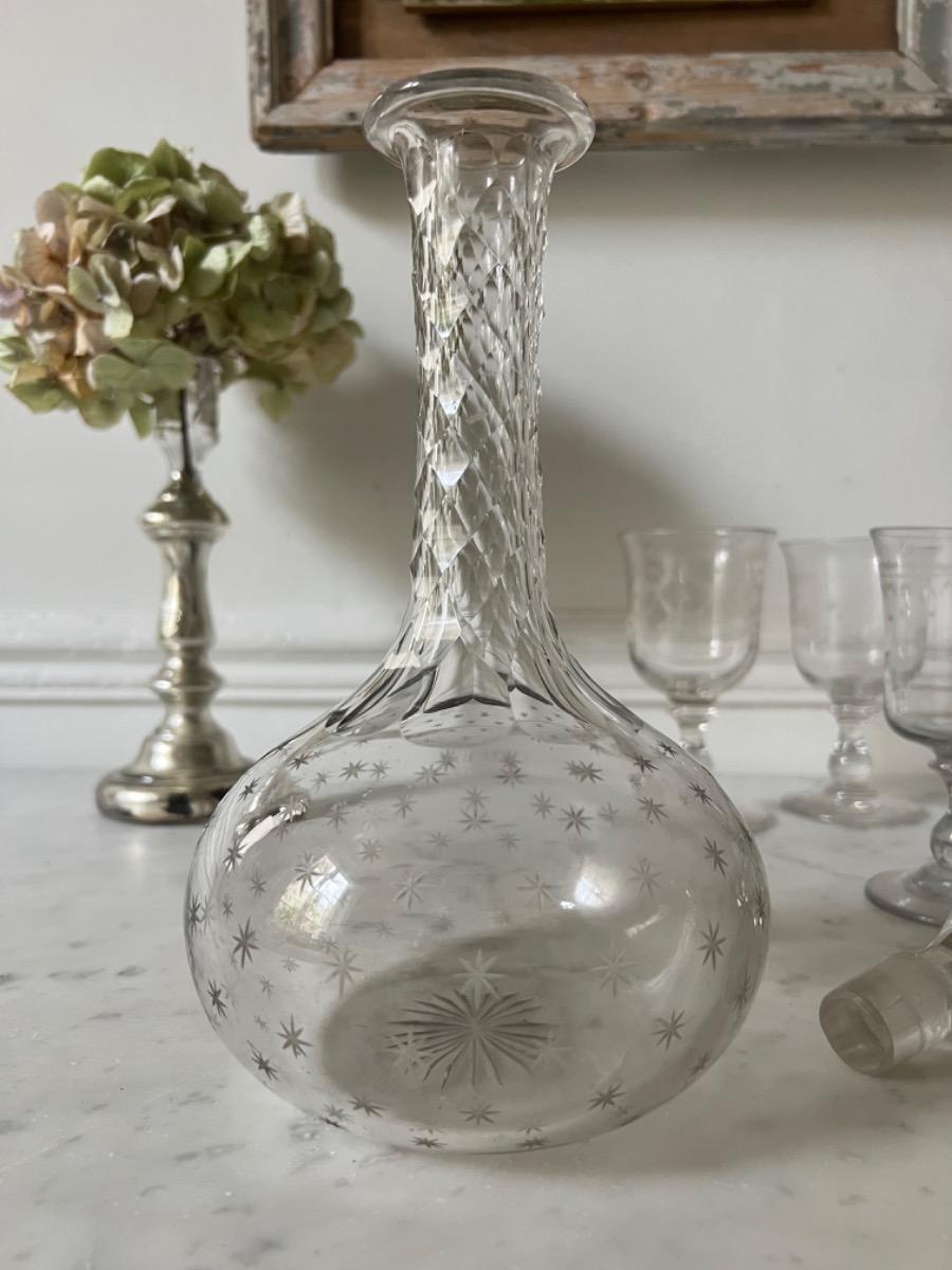 Carafe en cristal, motifs étoiles